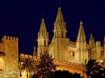 Kathedrale La Seu im goldenen Abendlicht - Palma de Mallorca - dunkelblauer Abendhimmel