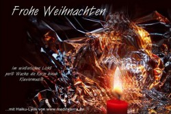 Weihnachtsgrusskarte mit Haikugedicht und Kerzenlicht