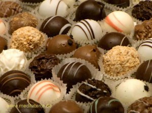 Pralinen Schaufenster in einer Schokoladen-Boutique in Brüssel