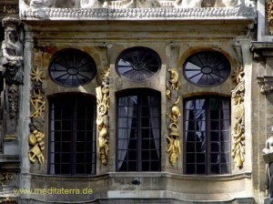 Bürgerhaus in der Brüsseler Altstadt mit schönen Fenstern