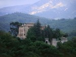 Picasso-Schloss in Vauvenargues in der Provence mit Mont Sainte-Victoire im Hintergrund