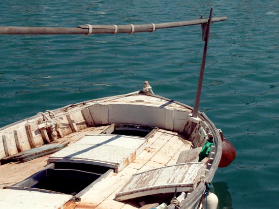 Cote d`Azur Fischerboot im Hafen