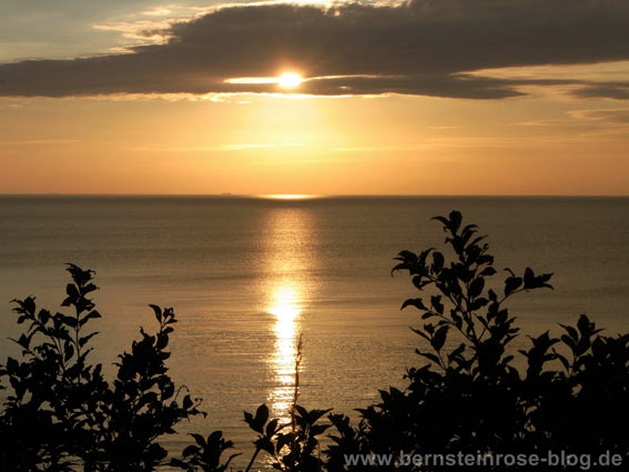 Sonnenuntergang mit vergoldetem Meer