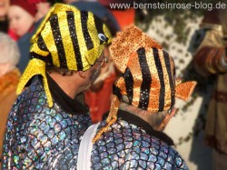 zwei Jecken mit Fischhauben, Karneval in Bad Honnef am Rhein