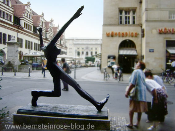 Sklulptur Der Jahrhunderteschritt von Wolfgang Mattheuer in Leipzig am Nachmarkt