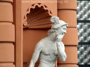 Figur des römischen Gotts des Handels in Leipzig - Romanushaus / Katharinenstraße, Brühl