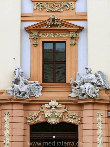 Leipzig Romanushaus mit figürlichen Schmuckdetails