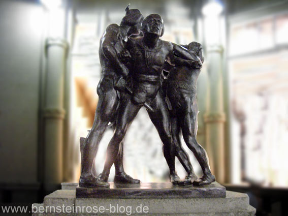 Skulpturen am Eingang zum Auerbachskeller in Leipzig: Die verhexten Studenten aus Goethes Faust