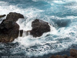 Meereswellen an der Atlantikinsel Madeira