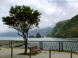 Madeira: Blick auf die Felsenküste bei Porto de Moniz