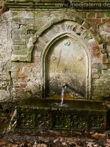 Matienborn Brunnen in den Weinbergen bei Leutesdorf