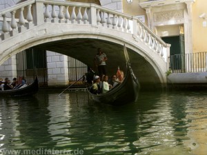 Brücke in Venedig mit Gondel