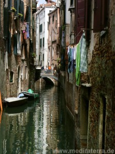 Brücke in Venedig mit romantischem Kanal