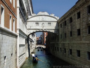 Seufzerbrücke in Venedig - Blick von der Ponte della Paglia