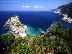 Am anderen Ende der Insel Skopelos: Kapelle Agios Ioannis auf einem Felsen im Meer