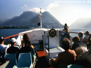 Fährschiff nach Skyros - Hafeneinfahrt mit Blick auf die Insel