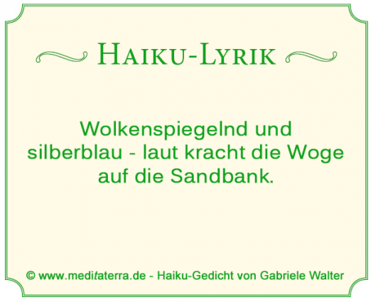 Haiku-Gedicht - Wellen, Sandbank, Meer, Wolken