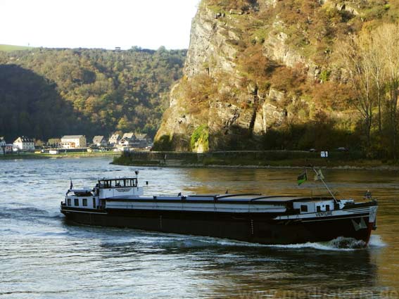 Turner malte vor allem den unteren Teil des damaligen Loreley-Felsens