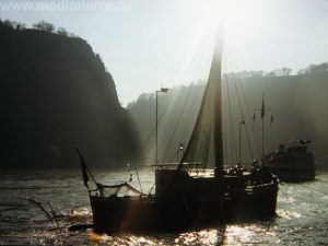 ImTurner-Licht und voller Poesie der Loreley-Felsen