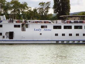 Ausflugsschiff am Rhein