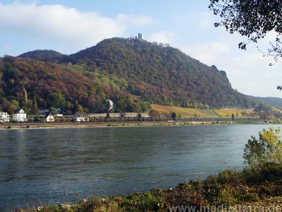 Aus dieser Perspektive malte William Turner den Drachenfels