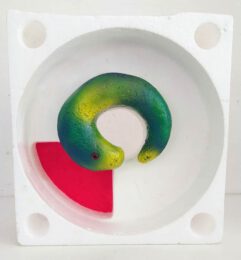 Cor Fafiani, The Netherlands, Recycling Box, 2021 polystyreen acryl, 231 x 30 x 11 cm