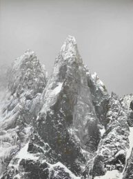 Patrick Egger 2 Switzerland, Jour Blanc Sur Les Drus (Chamonix), 2025, peinture acrylique sur toile, 60 x 80 cm